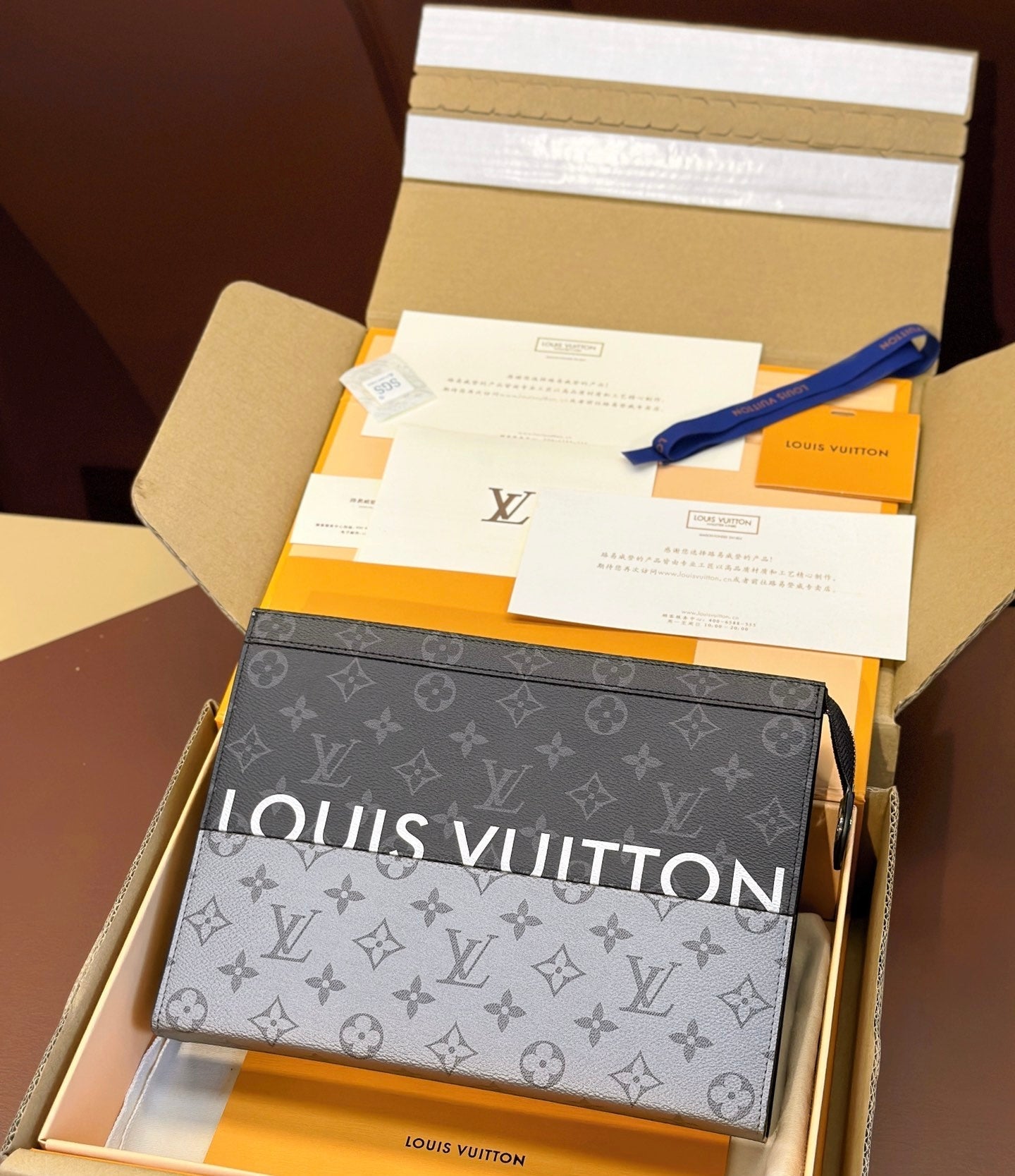 Pochette Lv