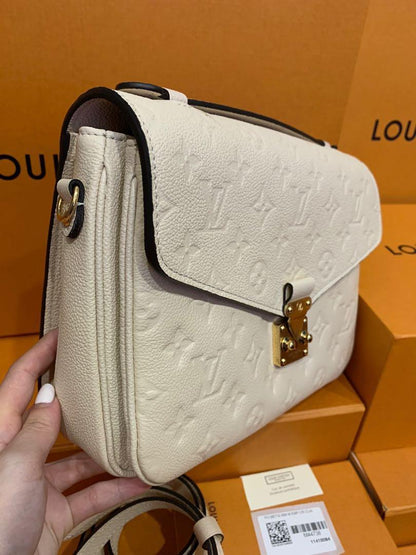 Metis Vuitton Creme