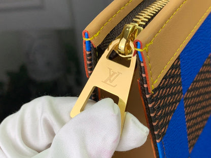 LV Pochette Voyage